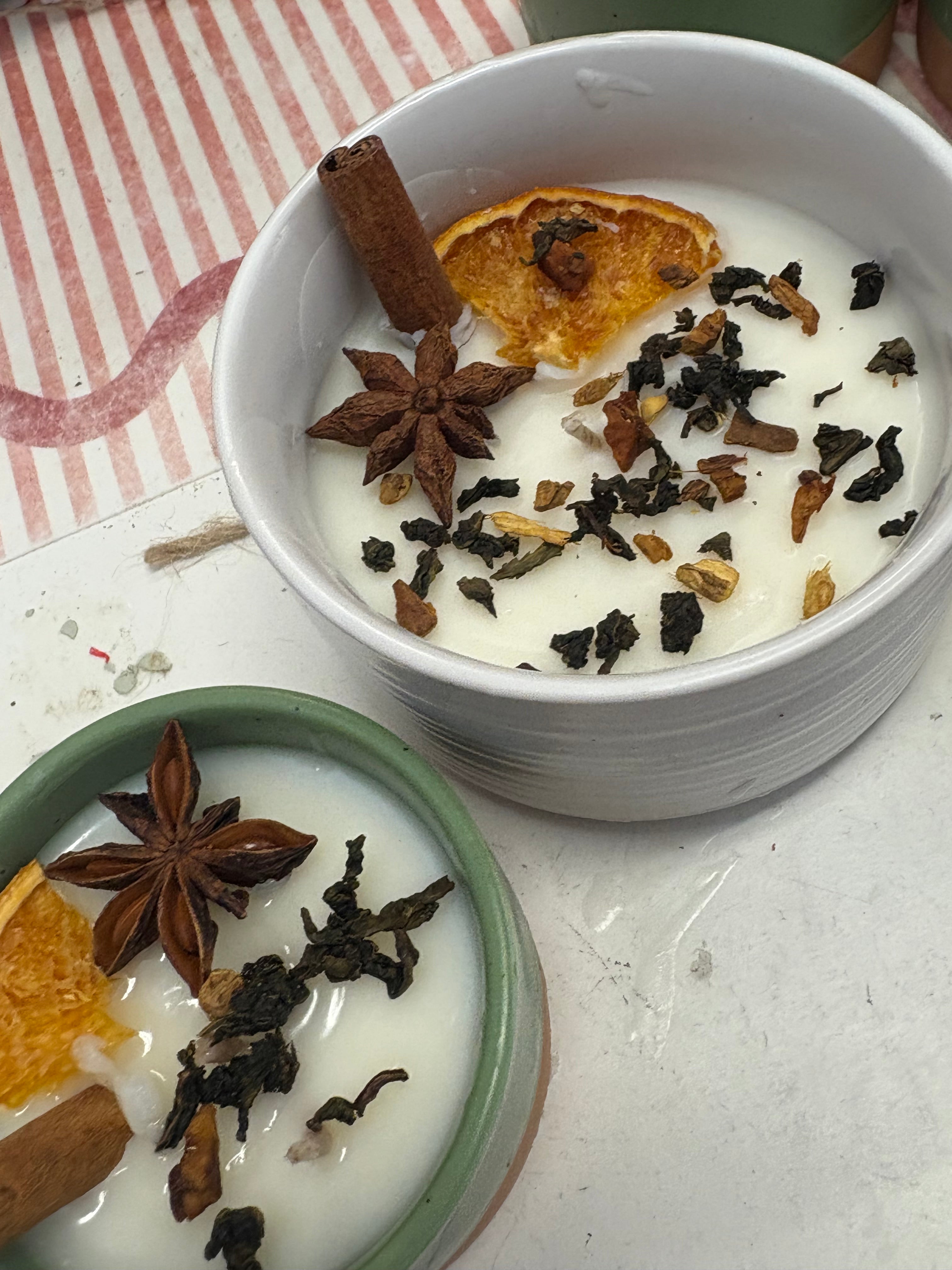 Aconchego                         Vela de Cera de Soja em Copo de Porcelana Pequeno