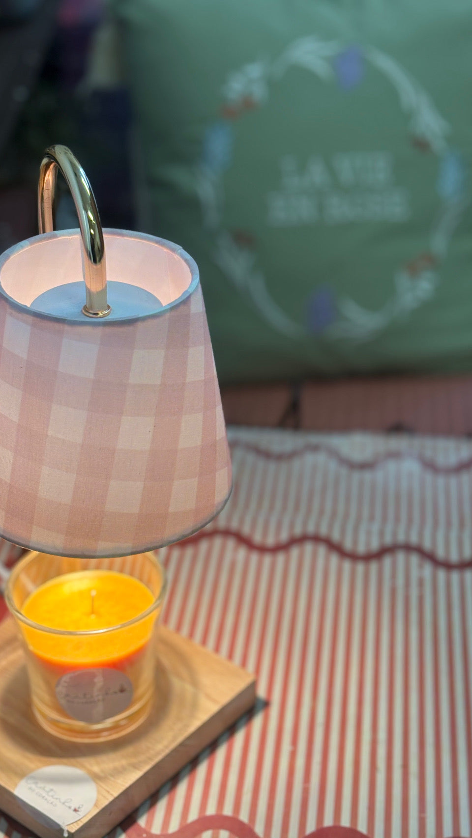 Candeeiro Aromático com Vela Artesanal – Luz Suave & Aroma Aconchegante