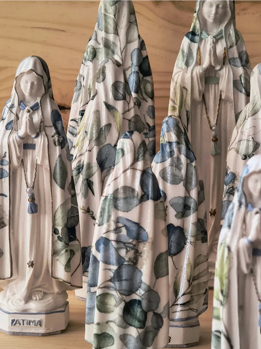 ❤️Nossa Senhora de Fátima

Imagem em barro com técnica de decolagens tamanho grande